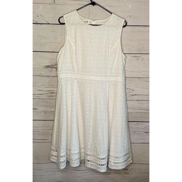Calvin Klein Dress White Eyelet Fit & Flare Sleeveless Size 10 (M) Lined Cotton* - Picture 1 of 12